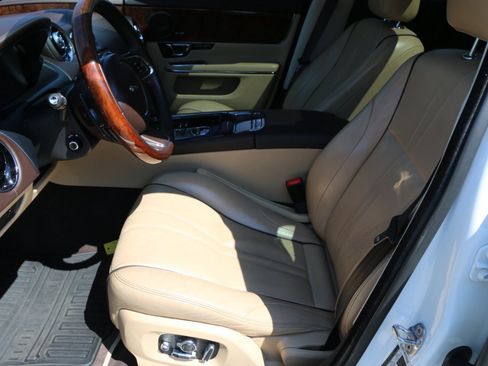 Used 2018 Jaguar XJ Supercharged RWD image 30