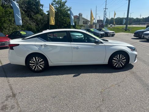 Used 2025 Nissan Altima 2.5 SV FWD image 6