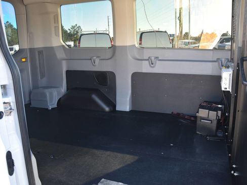 Used 2015 Ford Transit 150 XLT image 11