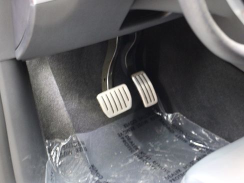 Used 2022 Tesla Model Y Performance image 19