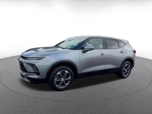 Used 2025 Chevrolet Blazer LT FWD image 8