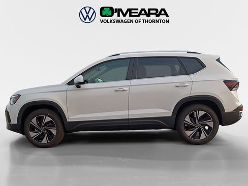 New 2025 Volkswagen Taos SE image 2