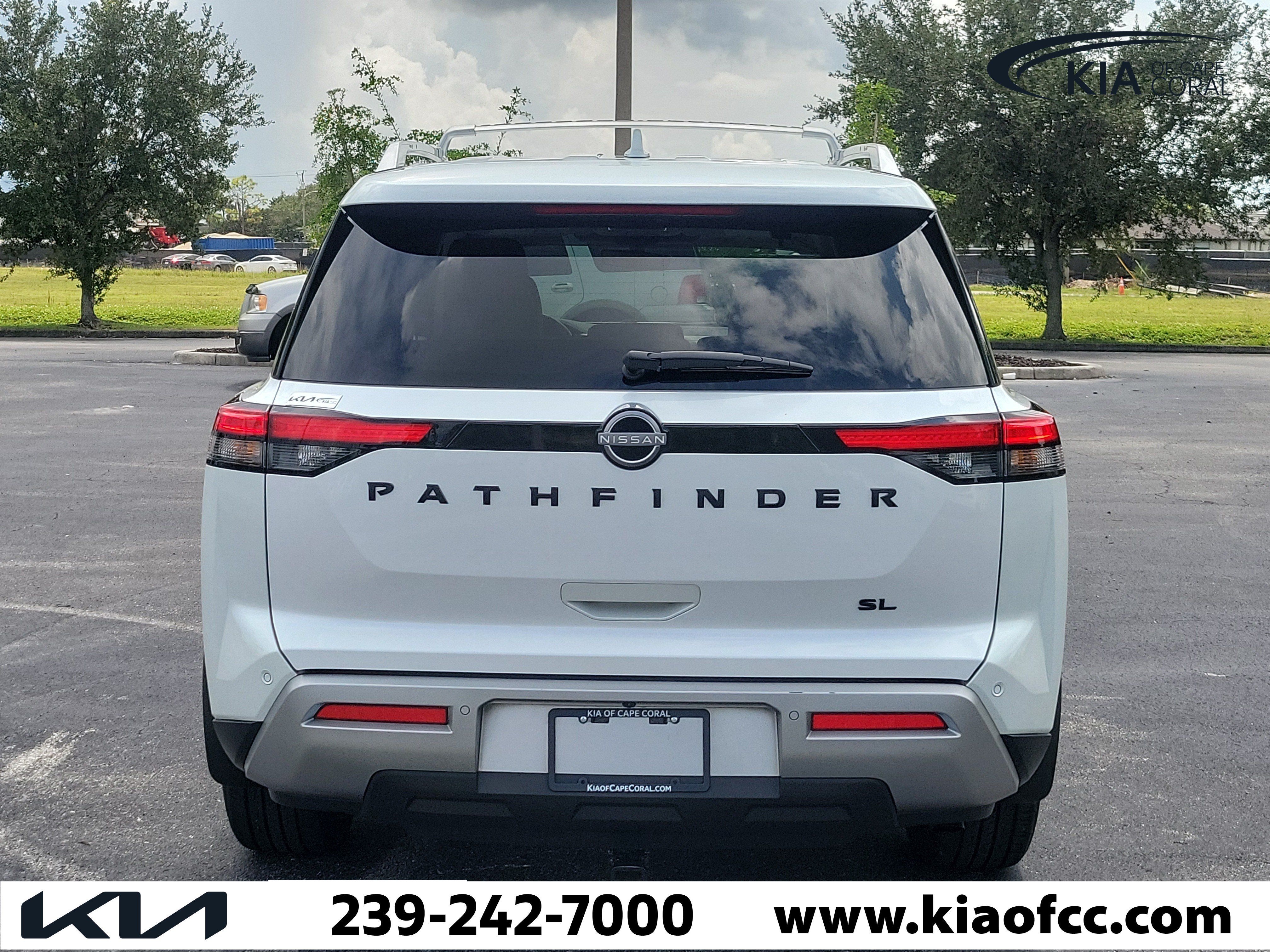Used 2025 Nissan Pathfinder SL w/ Black Appearance Package FWD image 5