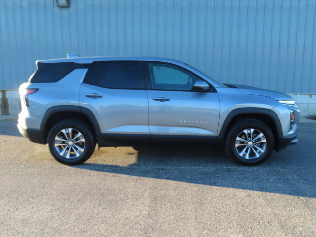 Used 2026 Chevrolet Equinox LT AWD/4WD image 2
