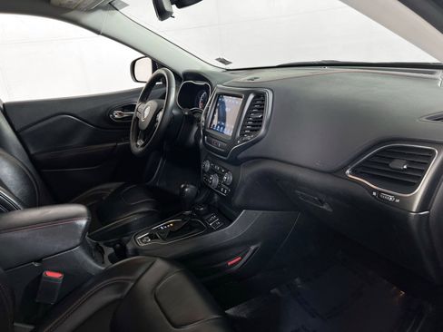 Used 2022 Jeep Cherokee Trailhawk AWD/4WD image 27