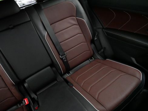 Used 2024 Volkswagen Tiguan SEL R-Line image 14