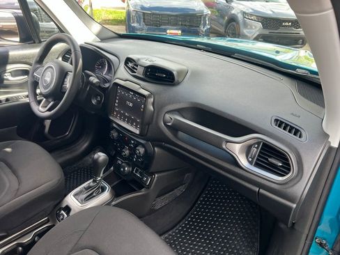 Used 2022 Jeep Renegade Latitude AWD/4WD image 21