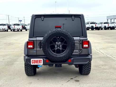 Used 2024 Jeep Wrangler Unlimited image 8