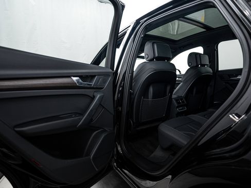 Certified 2025 Audi Q5 2.0T Premium image 17