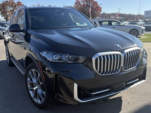 Used 2025 BMW X5 xDrive50e image 2