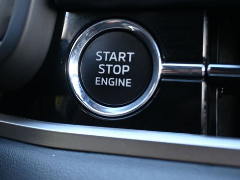 Used 2023 Mitsubishi Outlander SE image 32