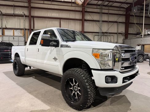 Used 2014 Ford F250 Lariat w/ Lariat Ultimate Package AWD/4WD image 2