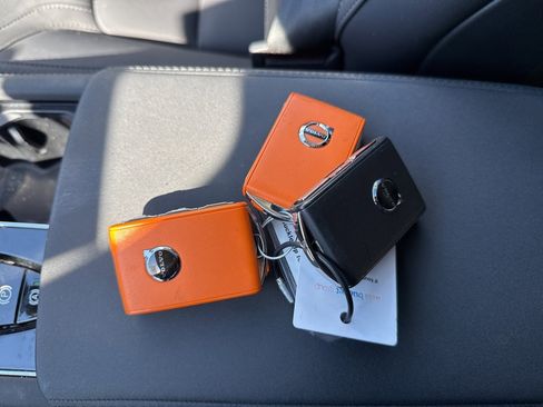 Certified 2025 Volvo XC90 B5 Plus image 30