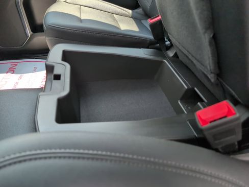 Used 2024 GMC Sierra 1500 SLT image 28