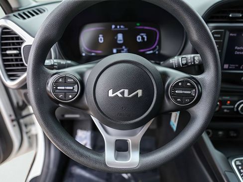 Used 2023 Kia Soul LX w/ LX Technology Package FWD image 15