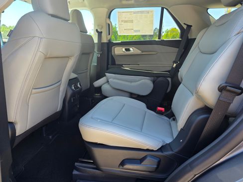 New 2026 Ford Explorer Active w/ Active Comfort Package image 12