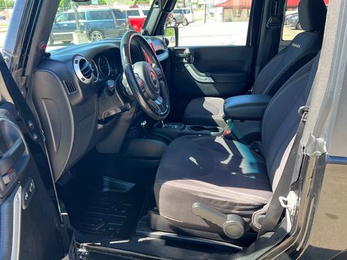 Used 2014 Jeep Wrangler Sahara w/ Connectivity Group AWD/4WD image 18