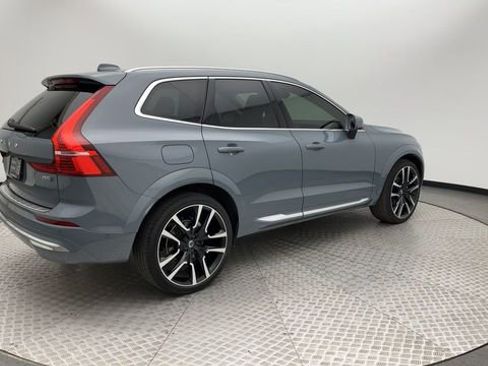 Certified 2023 Volvo XC60 B5 Ultimate w/ Climate Package image 2