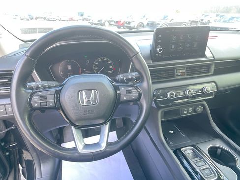 Used 2024 Honda Pilot Touring image 15