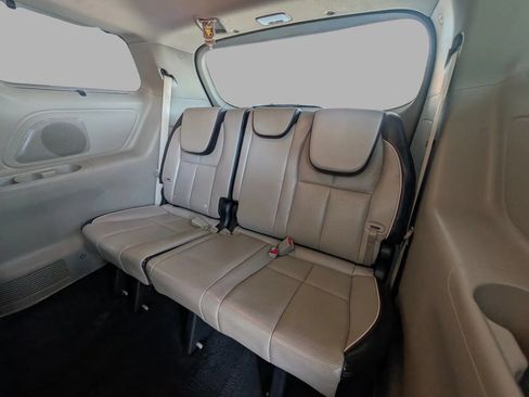 Used 2019 Kia Sedona EX FWD image 28