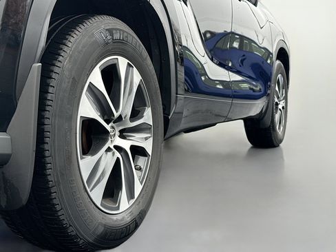 Used 2023 Toyota Highlander L image 15