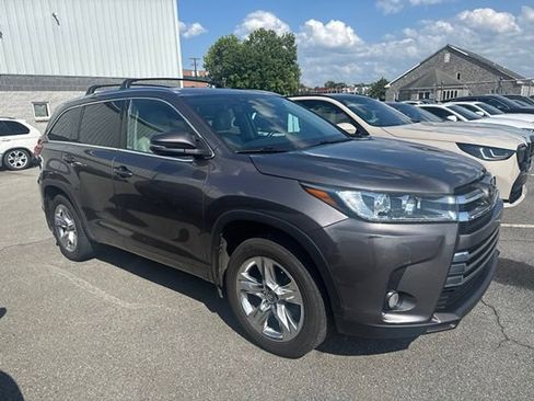 Used 2018 Toyota Highlander Limited AWD/4WD image 5