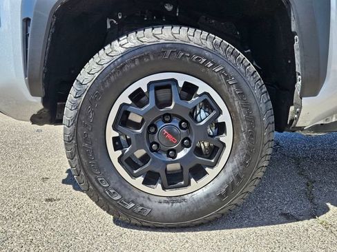 Used 2026 Toyota Tacoma TRD Off-Road AWD/4WD image 10