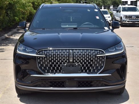 Used 2026 Lincoln Aviator Reserve AWD/4WD image 3