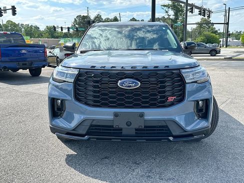 Certified 2025 Ford Explorer ST AWD/4WD image 5