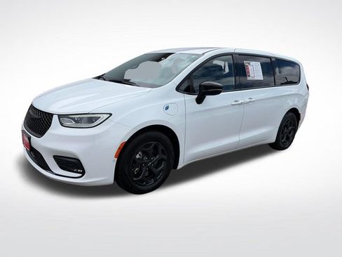 Used 2024 Chrysler Pacifica Limited FWD image 1