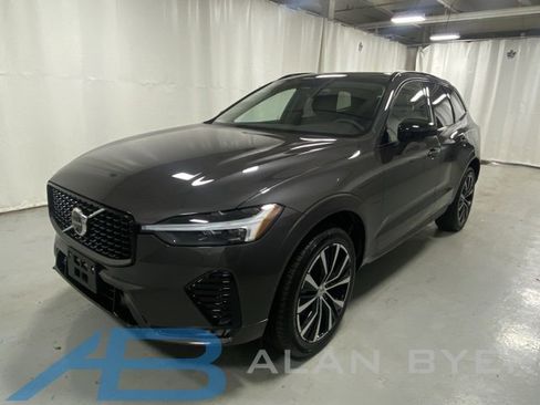 Certified 2025 Volvo XC60 B5 Plus image 1