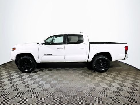 Certified 2020 Toyota Tacoma SR5 AWD/4WD image 4