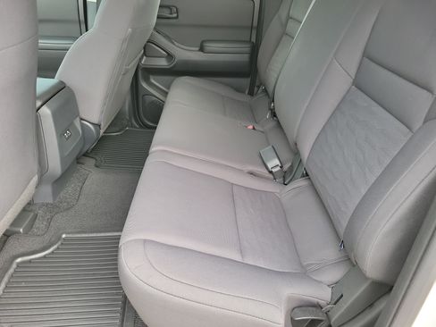 Used 2025 Nissan Frontier S AWD/4WD image 12