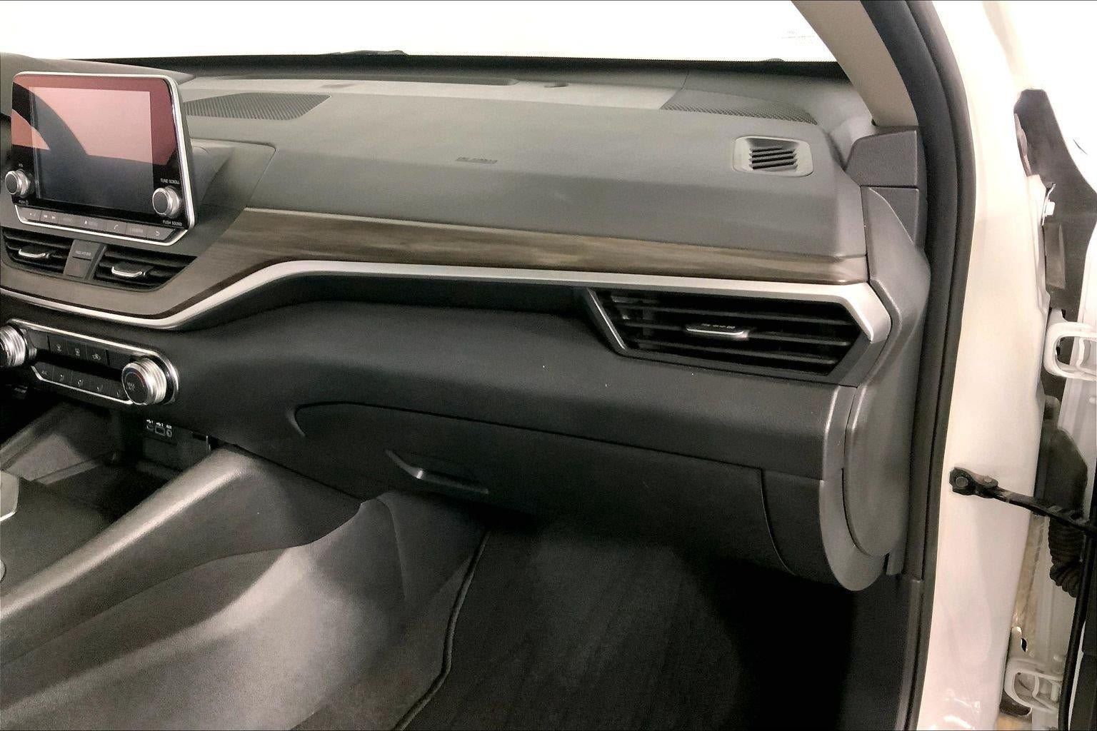 Used 2025 Nissan Altima 2.5 SV FWD image 10