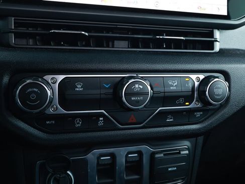 Certified 2025 Jeep Wrangler Sport AWD/4WD image 18