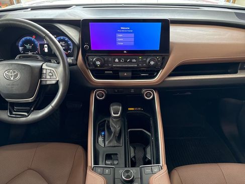 Used 2024 Toyota Grand Highlander AWD image 23