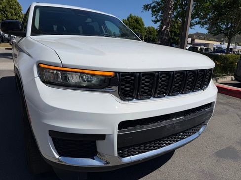 Used 2023 Jeep Grand Cherokee L Laredo image 2