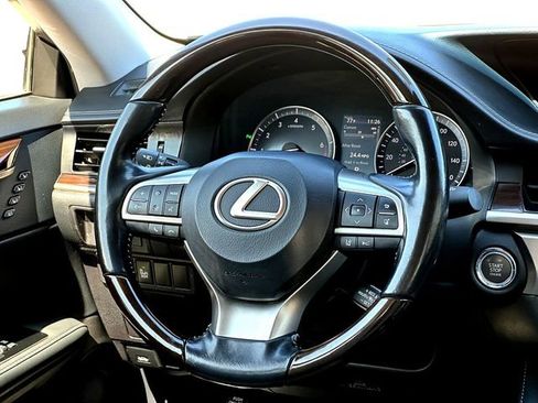 Used 2016 Lexus ES 350 w/ Luxury Package w/Wood Trim image 31
