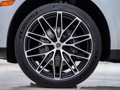 New 2026 Porsche Macan image 13