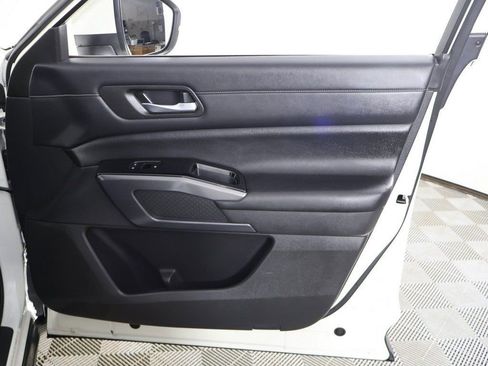 Used 2023 Nissan Pathfinder SL image 25