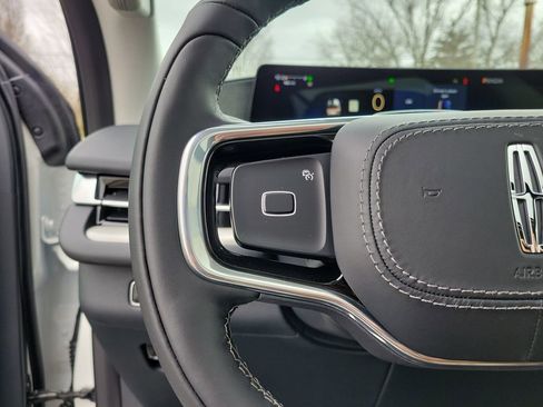 New 2026 Lincoln Navigator Reserve image 25