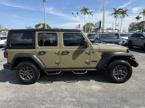 Used 2025 Jeep Wrangler Unlimited Sport image 9