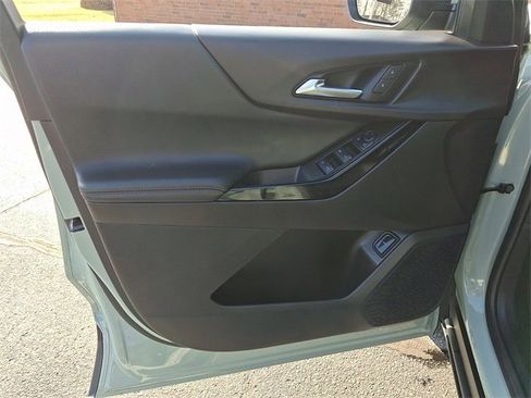 Used 2025 Chevrolet Equinox LT w/ Convenience Package II image 12