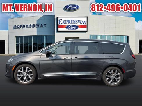Used 2019 Chrysler Pacifica Limited w/ Tire & Wheel Group FWD image 15