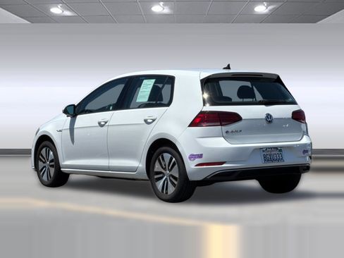 Used 2018 Volkswagen e-Golf SE FWD image 3