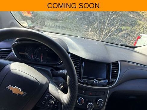Used 2021 Chevrolet Trax LS w/ Tint and Cruise Package AWD/4WD image 9