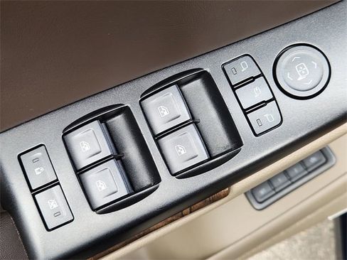 Used 2019 Chevrolet Tahoe LT w/ LT Signature Package image 24