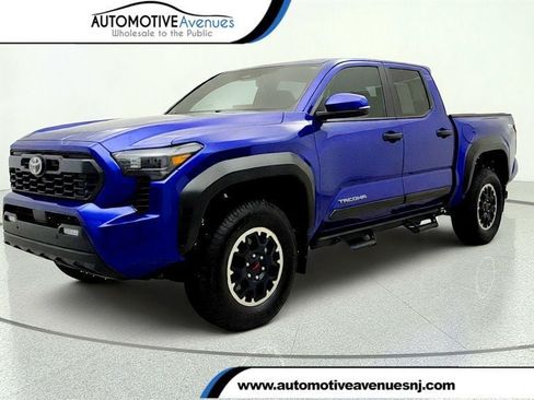 Used 2024 Toyota Tacoma TRD Off-Road w/ TRD Off Road Upgrade Package AWD/4WD image 1