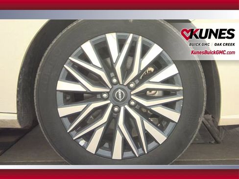 Used 2024 Nissan Altima 2.5 SV image 11