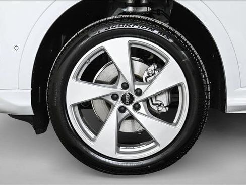 New 2025 Audi Q5 Premium Plus image 25